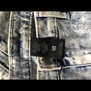 Mossimo Supply Co. Jeans - NWOT White Washed Jeans! ππ Mossimo Supply Co. Jeans - NWOT White Washed Jeans! ππ